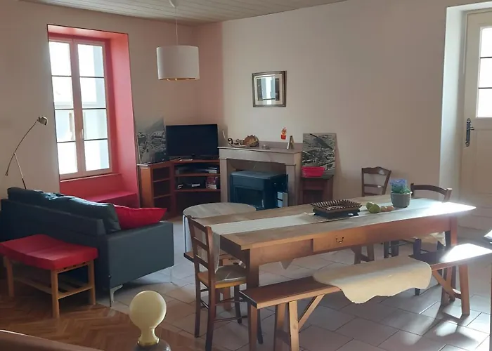 Galy - Maison De Montagne 度假居 *